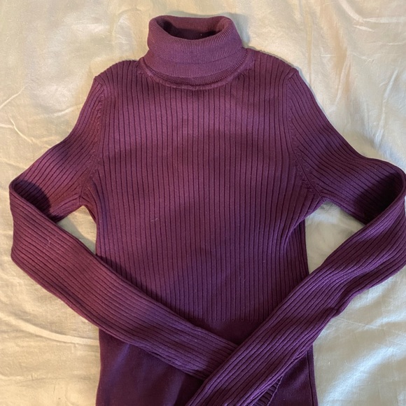 Zara Turtleneck - Picture 2 of 4